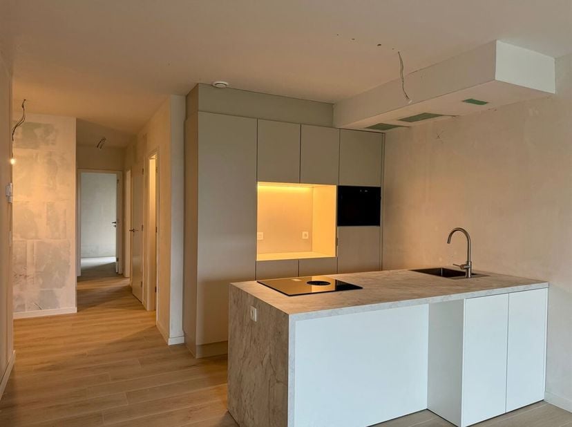 Prachtig BEN-appartement met 2 slaapkamers, terras, autostaanplaats en kelderberging nabij het centrum van Lier!<br />
Ligging<br />
Dit energiezuinig
