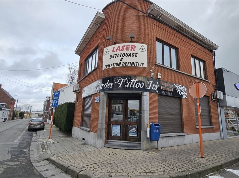 Prix: Offre à partir de 180.000 euros, frais d'agence non inclus et à charge de l'acquéreur.<br />
Dans la rue principale de Quiévrain descendant vers