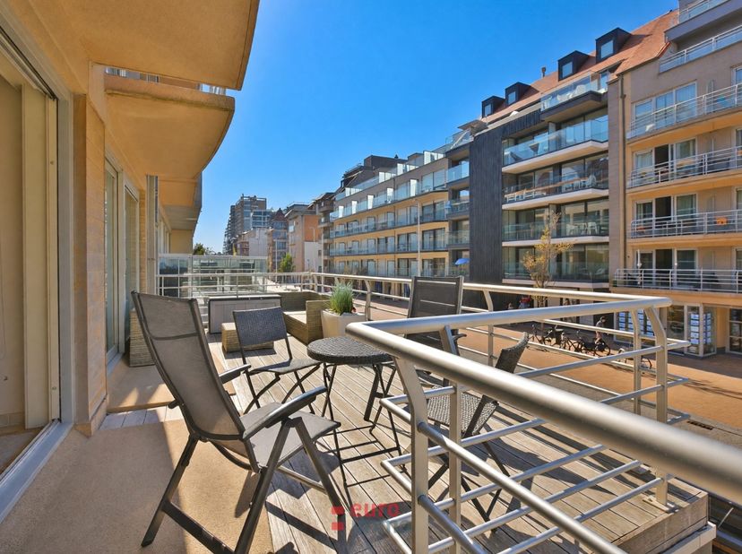 Dit charmante appartement, gelegen in het hart van Nieuwpoort-bad, biedt een bijzondere kans voor wie op zoek is naar een gezellige en praktische woon