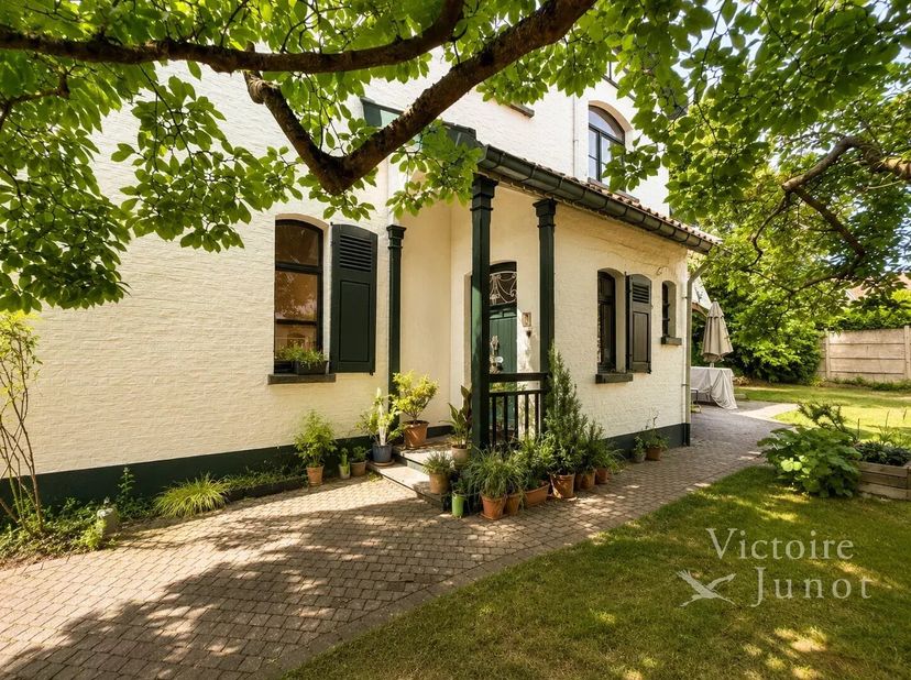 Voorgesteld  door Debora Peruch  debora.peruch@victoire.be<br />
Victoire Junot biedt u in Sint-Pieters-Woluwe, vlakbij Stockel ,openbaar vervoer, sch
