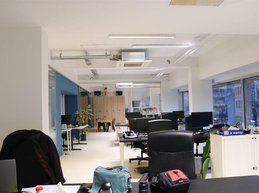 Bien professionnel à louer
                    à 2060 Antwerpen