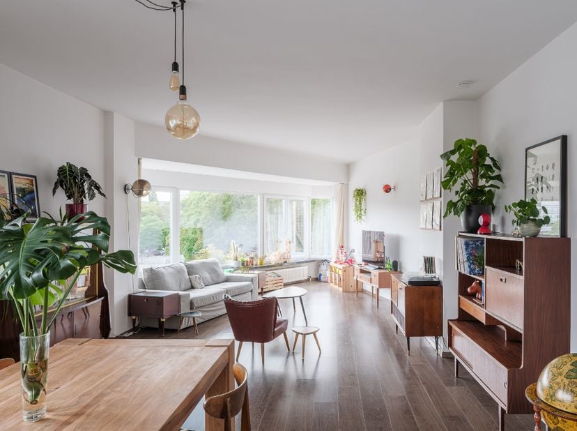 Ruim en karaktervol hoekappartement (bvo 151 m²) met onder meer drie slaapkamers, gelegen op korte wandelafstand van Gent Zuid.&amp;nbsp;<br />
<br />
Dit
