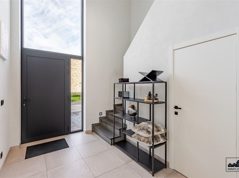 Bent u opzoek naar een woning met veel ruimte, voorzien van alle moderne comfort en waar u onmiddellijk jouw thuis van kan maken? Twijfel dan niet lan