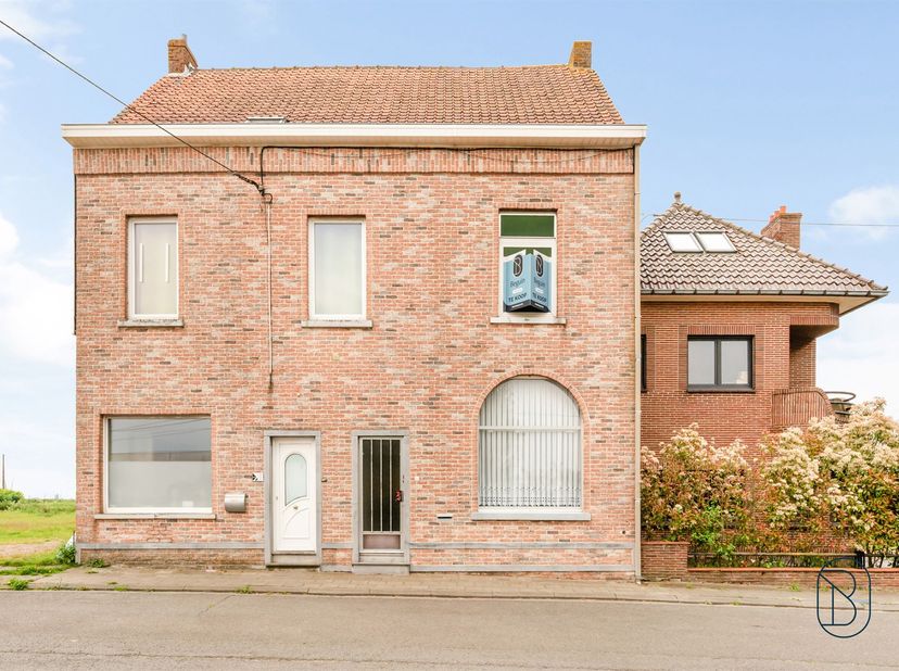 Te renoveren woning met leuke tuin, veel potentieel en een gunstige ligging op een verbindingswegen van Kortrijk naar Moeskroen.<br />
<br />
De won