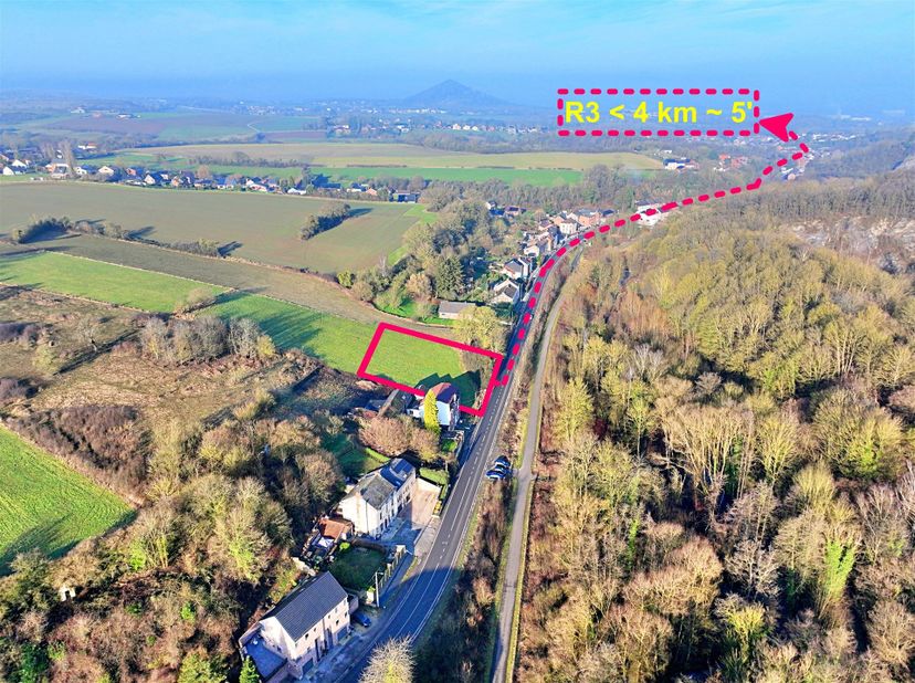 Superbe terrain 19,78 ares proposant plus de 40m de façade dont 30m sont constructibles.<br />
<br />
Présence de tous les équipements en voirie (ea