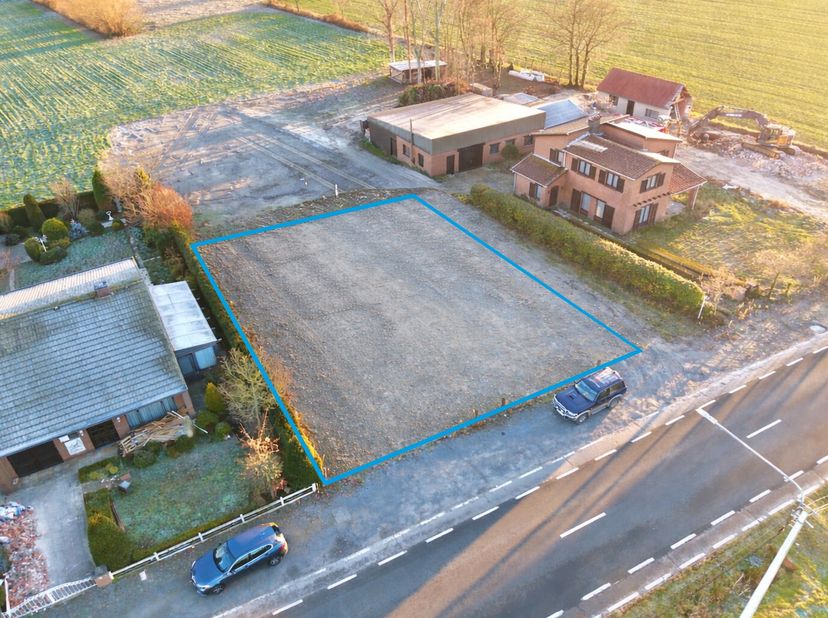 Dit perceel biedt tal van mogelijkheden, van een eengezinswoning tot woning met praktijkruimte of woning met huisnijverheid of vrij beroep , hier kan
