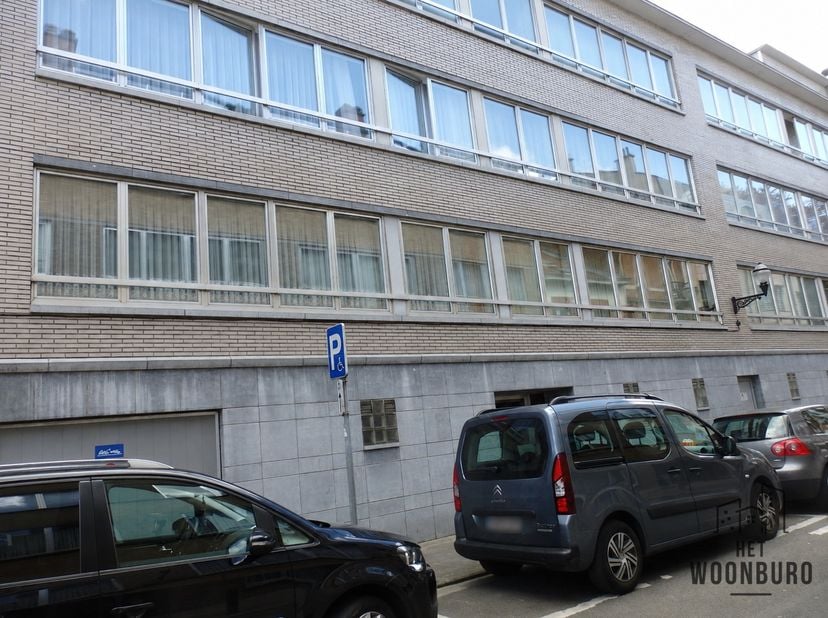 !Een bezoek kan enkel worden aangevraagd via onze website: www.hetwoonburo.be (klik bij het pand op "maak een afspraak")!<br />
Verzorgd appartement o