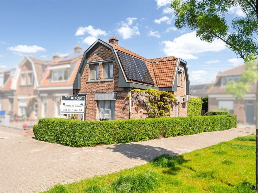 Charmante halfopen bebouwing met 2 slaapkamers en prachtige tuin<br />
Deze charmante woning is gelegen in een rustige, residentiële buurt in Hoboken,
