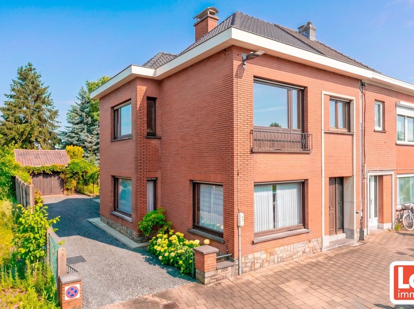 BEZOEKMOMENT VOLZET!!<br />
<br />
Op zoek naar een degelijk gebouwde woning met veel potentieel, een mooie tuin en een uitstekende ligging? Dan is de