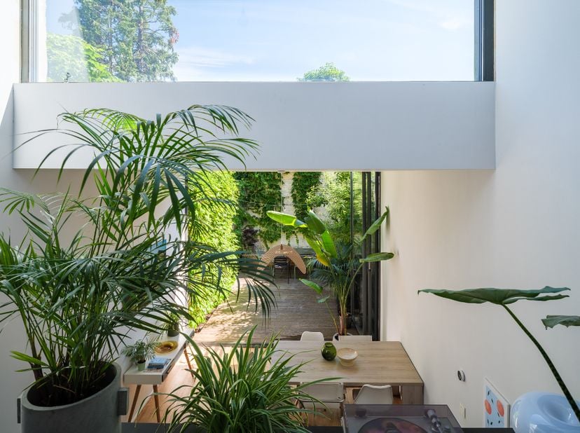Opportuniteit - omgeving Visserij. Instapklare en unieke burgerwoning met split-levels, &amp;nbsp;3slpk’s + bureauruimte en aangename stadstuin op een zee