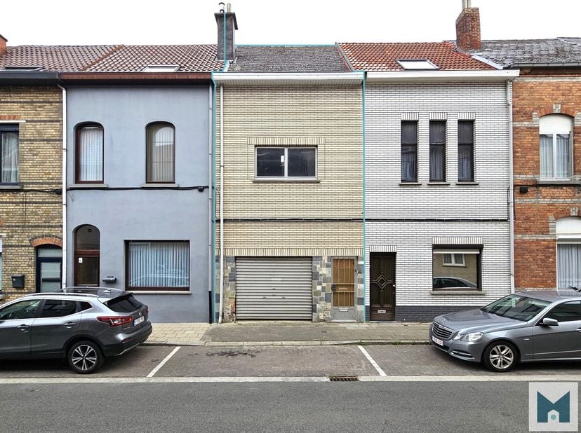 BEZOEKMOMENTEN : 08/08/26 tussen 14u-16u &amp;amp; 13/08/26 tussen 17u-19u. <br />
Woning wordt verkocht via SmartBid van 14/08/26 om 14u tot en met 23/08
