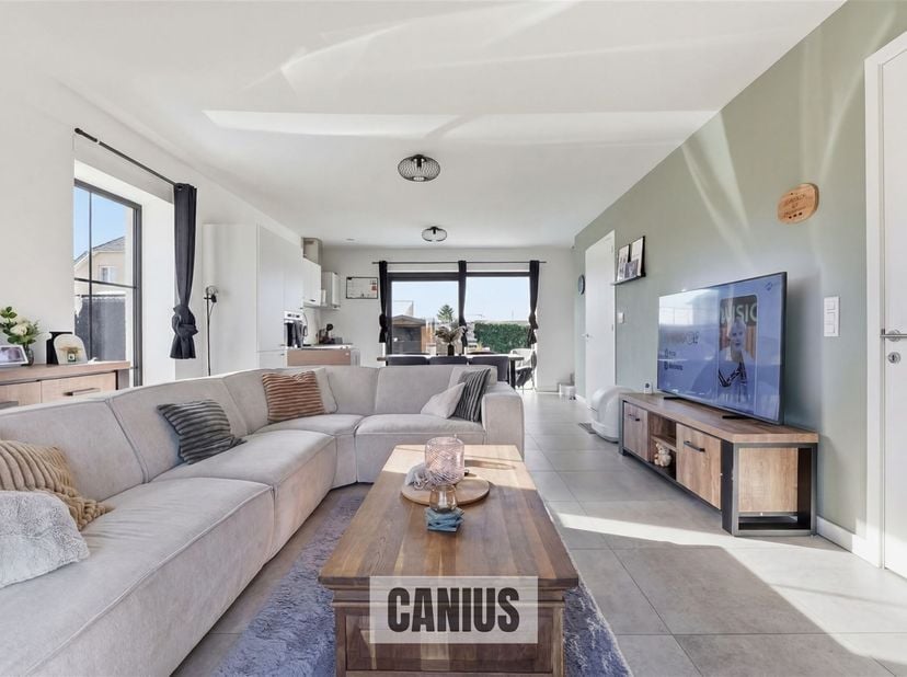 INSTAPKLARE WONING MET 3 SLKS &amp; TUIN<br />
<br />
In het rustige &amp; groene Munsterbilzen, deelgemeente van de stad Bilzen-Hoeselt treffen wij de verk