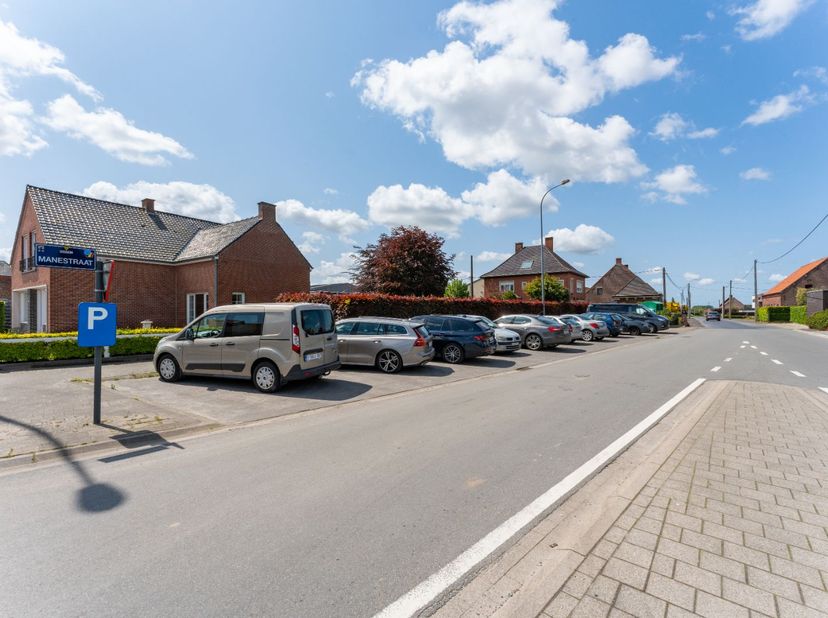 Dit prachtig aanbod is perfect gelegen op de verbindingsweg tussen Ardooie, Izegem, Meulebeke &amp;amp; Roeselare!<br />
Adres: Izegemsestraat 119, 8850 A