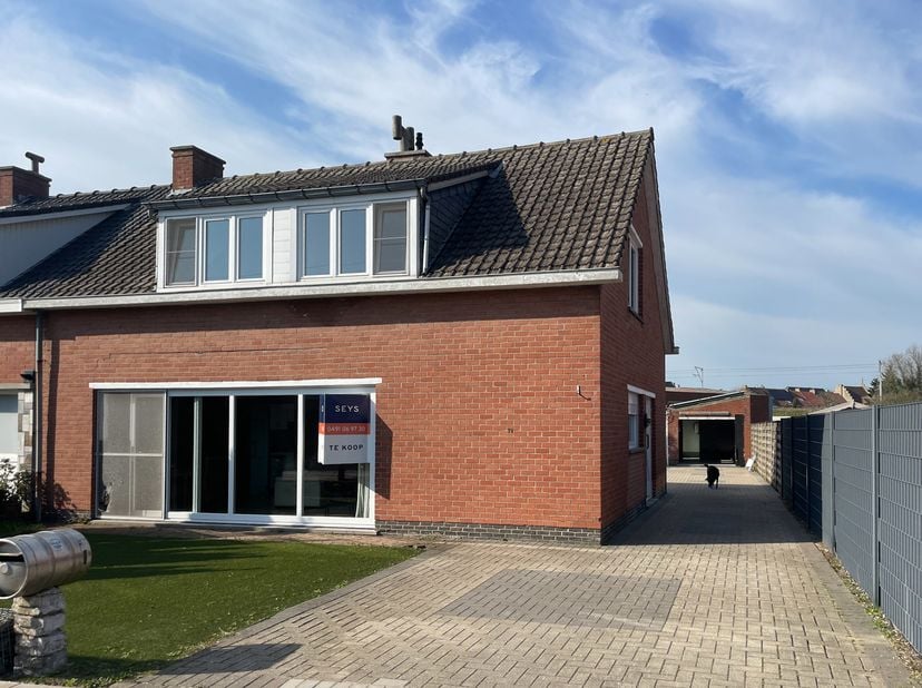 Neem contact op met Daan Seys via +32 491 06 97 30. Deze woning is rustig gelegen te Diksmuide - 700m van de Grote Markt &amp;amp; dicht bij sportpark de