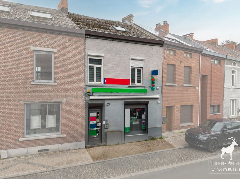Référence Agence : L6031-431<br />
Visite virtuelle : <br />
Découvrez cet espace commercial idéalement situé à Monceau-Sur-Sambre, offrant une excell