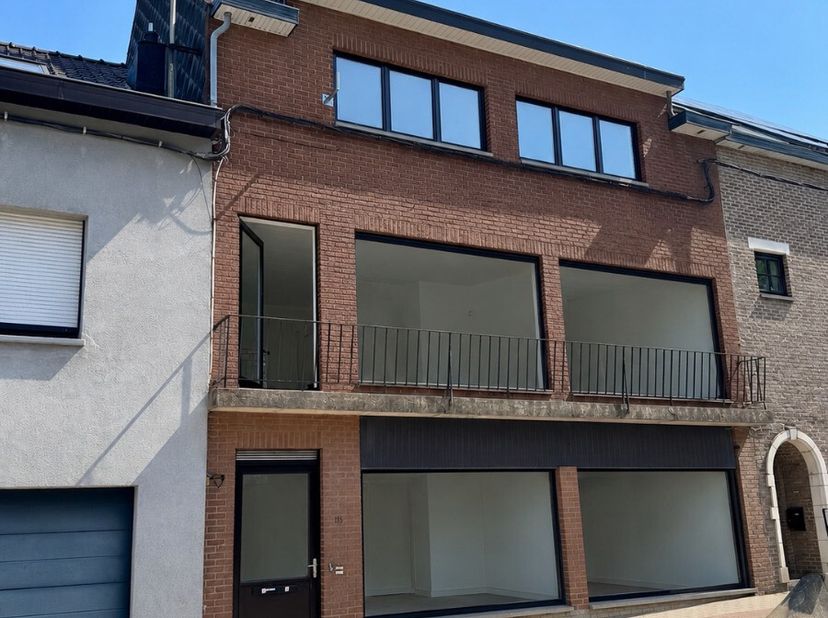 À louer : duplex lumineux de 3 chambres avec terrasse, à deux pas du centre dOverijseSitué à proximité immédiate du centre dOverijse, ce duplex soigné