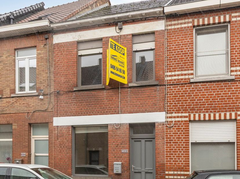 Nabij het centrum, diverse scholen, openbaar vervoer en treinstation goed gelegen ENERGIEZUINIGE BURGERWONING met grote tuin, achteraan bereikbaar ( m