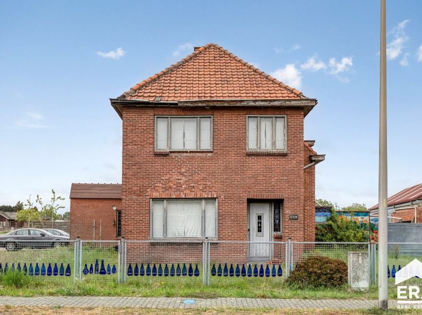 Lommel: Mooie eigendom op perceel van 2925m². Groot atelier/ schuur van ca. 170 m²Woning te renoverenMogelijkheid tot verkavelen in 3 kavels: Buntstra