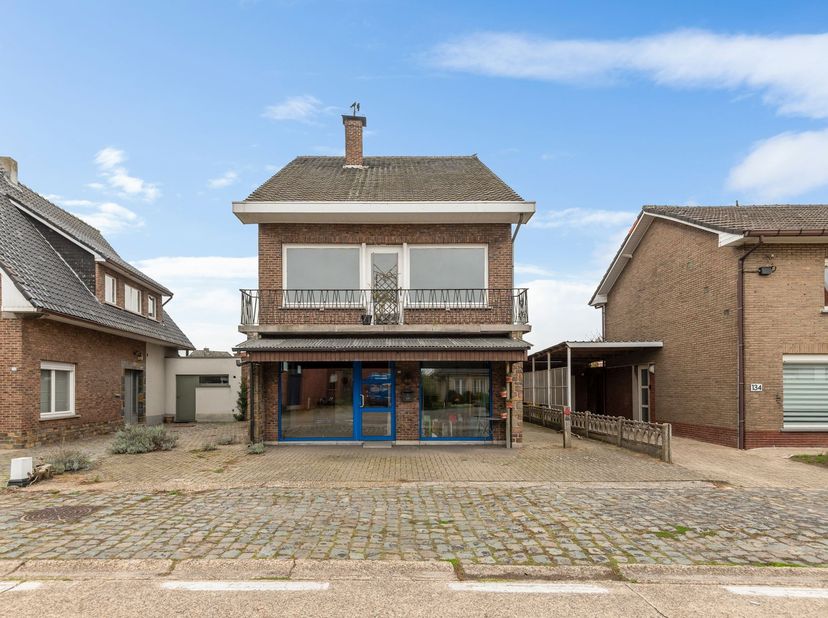Huis te koop in De Daries 136,
                    2370 Arendonk