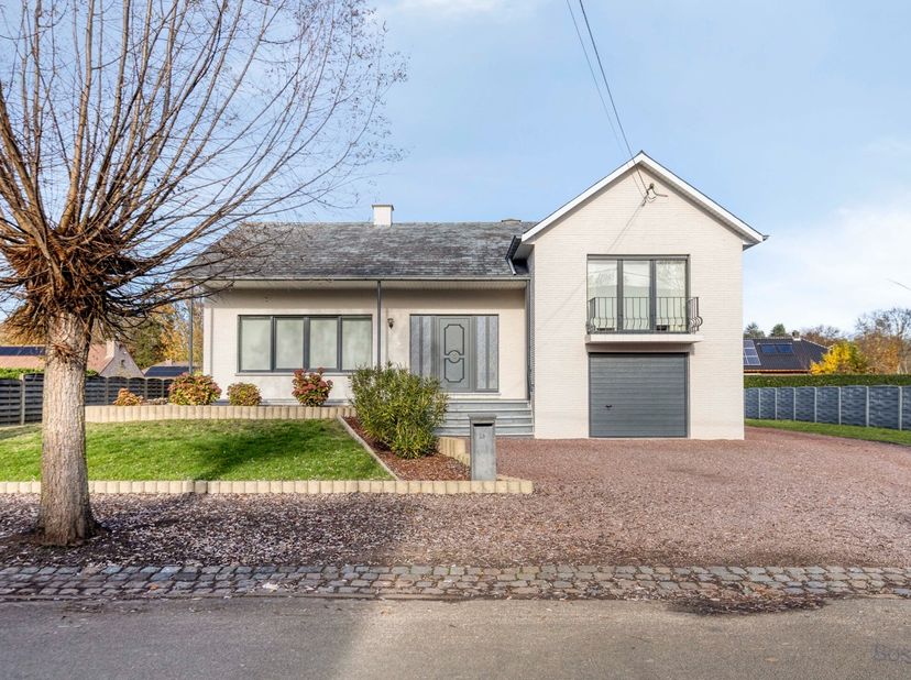 Gerenoveerde woning op een perceel van 14a 61ca te koop in Klein-Vorst, Laakdal<br />
<br />
Deze mooi gerenoveerde woning is rustig gelegen in de Kol