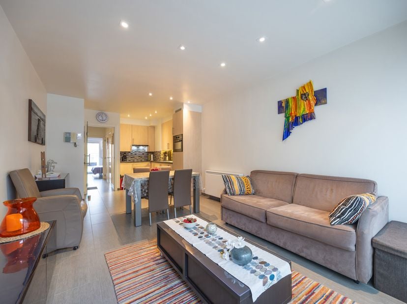 Residentie BOLERO I – Instapklaar, gemeubeld 1-slaapkamerappartement met zonnige terrassen<br />
Rustig gelegen, vlak bij de zeedijk en het centrum, b