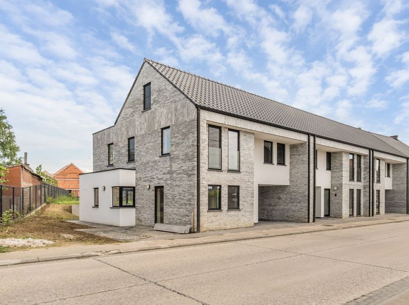 Een unieke parel verscholen in het glooiend landschap van het Hageland ...<br />
<br />
In de Diestsestraat in Kortenaken, op wandelafstand van de dor
