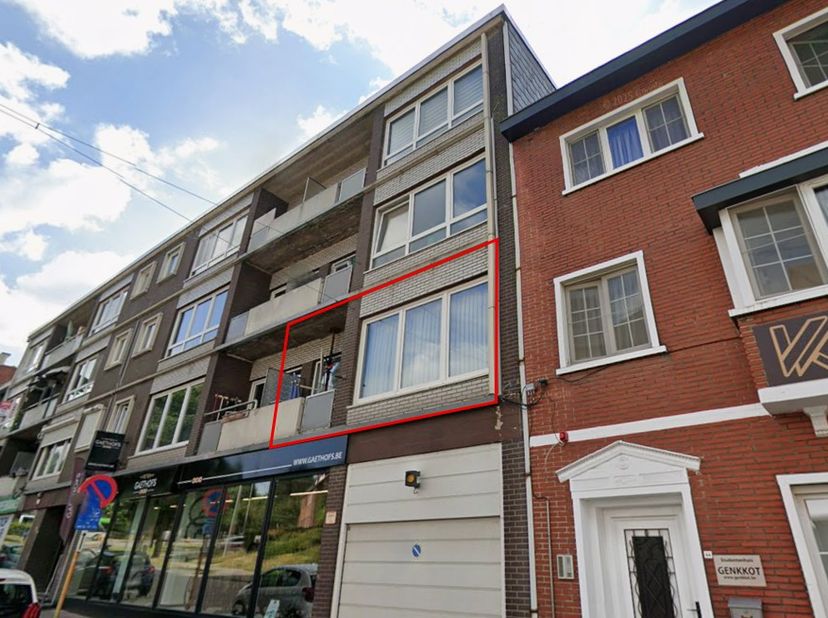 Intrekklaar 3-slaapkamer appartement met 2 terrassen op wandelafstand van Genk-centrum.<br />
<br />
INDELING<br />
Inkomhal, ruime lichtrijke woonkam