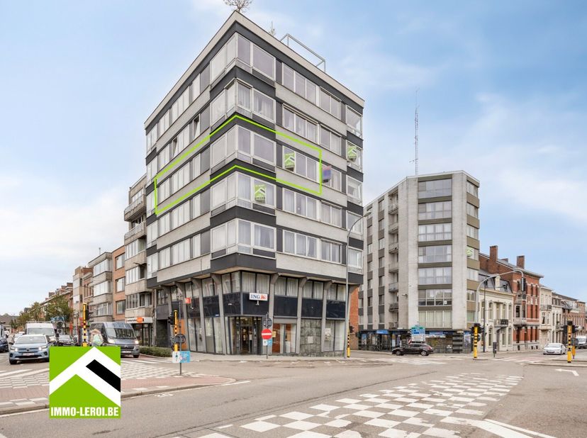 Bekijk dit appartement rechtstreeks op de site van Immo Leroi: https://www.immo-leroi.be/pand/kopen-appartement-tongeren/7544337.<br />
Dit appartemen
