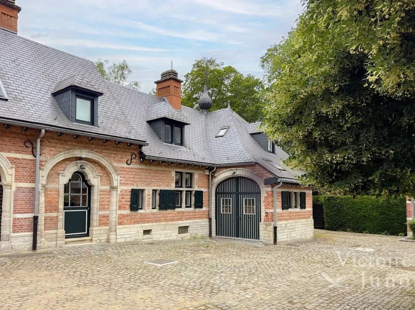 Gepresenteerd door Elisabeth du Chastel: 0495 79 78 58 / elisabeth.duchastel@victoire.be<br />
Victoire Junot biedt u dit prachtige huis van 255 m² aa