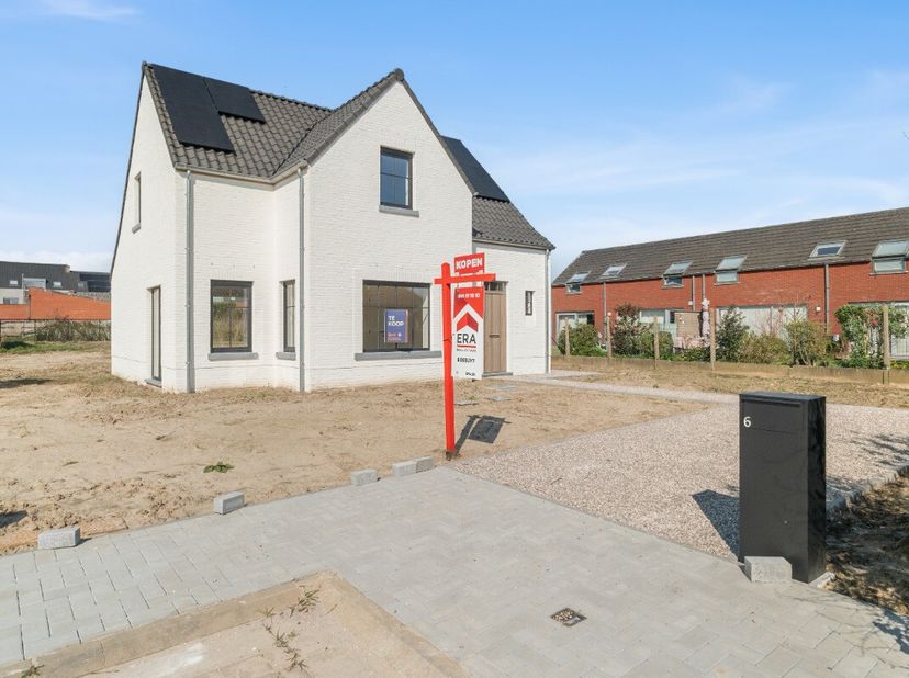 e maison moderne récemment construite est située dans la rue Ommegangstraat à Petegem-aan-de-Schelde, une commune calme et agréable de Wortegem-Petege