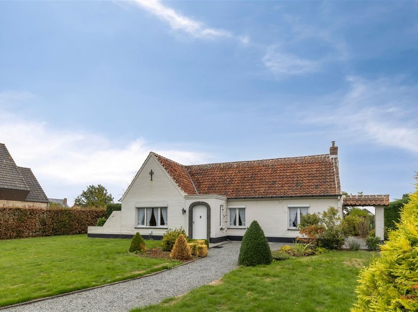 Huis te koop in Heidestraat 11,
                    9880 Aalter
