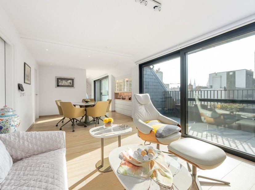 Op zoek naar een assistentiewoning te koop in Oostende of een comfortabele seniorenflat aan zee? Deze recente en erkende assistentiewoning combineert