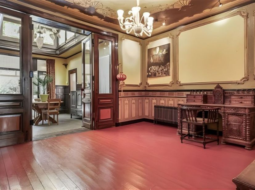 Cette charmante maison de ville de la Belle Époque (1870) est située dans le centre de Turnhout et conserve encore de nombreux éléments authentiques,