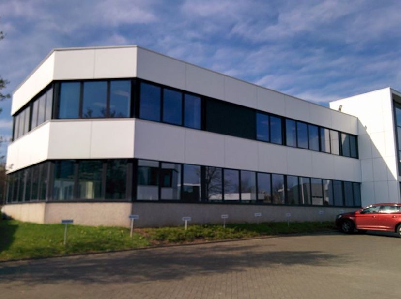 Bureaux à louer à Grand-Bigard. Accès direct au Ring R0 / E40. Équipés d’un système de climatisation et comprenant 47 places de parking.<br />
<br />