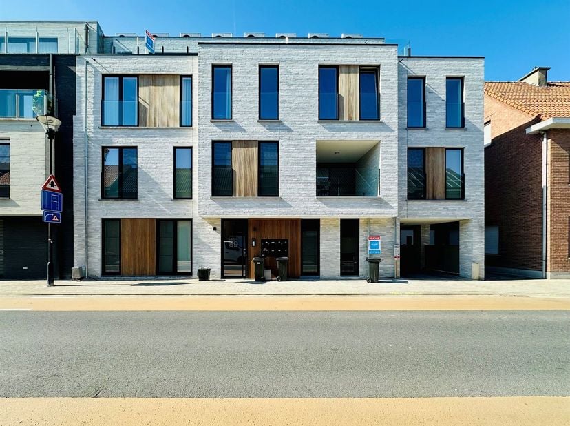 Deze penthouse is als enige appartement van dit project gelegen op de derde verdieping en maakt deel uit van residentie Léon gelegen te Beveren Glazen