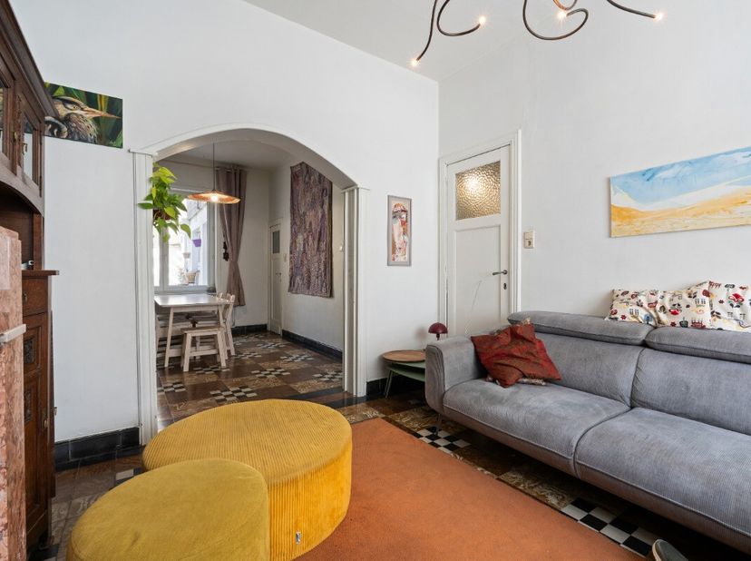 [[ DIT PAND NEEMT DEEL AAN DE ERA OPEN HUIZEN DAG OP 19/9 VAN 13:00 TOT 14:00 ]] Charmante karakterwoning in Oostende, gelegen in een residentiële en
