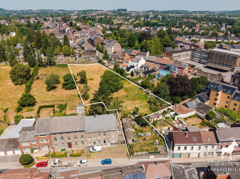 Référence agence : V6031-1827<br />
Opportunité Exceptionnelle : Belle parcelle de terrain de 2800M² avec une façade de 13 m et une profonde de 112 m