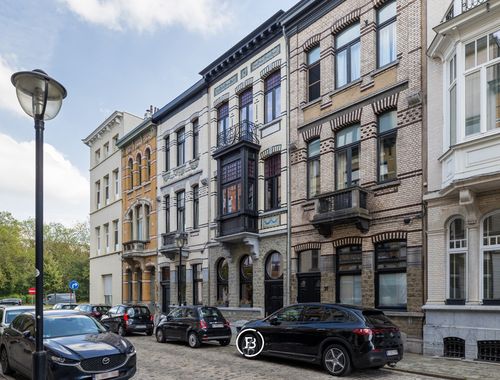                                         Herenhuis te koop in Berchem, € 1.325.000
