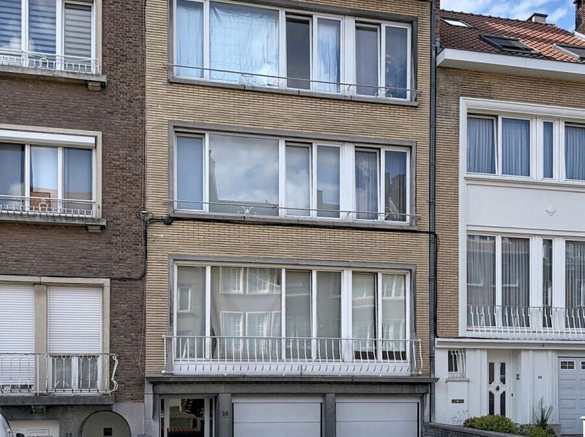 Pronwerthlaan  In de nabijheid van winkels en alle voorzieningen, in een kleine en zeer goed onderhouden mede-eigendom, aangenaam en volledig gerenove