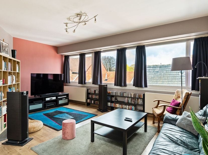 Goed onderhouden appartement met 2 slaapkamers<br />
<br />
Locatie:<br />
Het appartement is gunstig gelegen nabij winkels, scholen en sportfacili