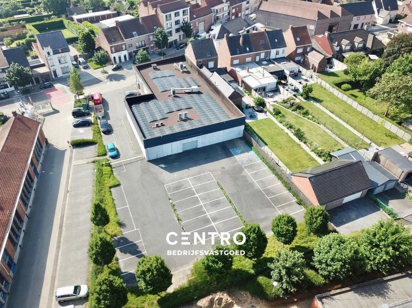 Benaderende OPPERVLAKTEN:<br />
Constructie - bewoonbare oppervlakten<br />
Handelspand: 782m²<br />
<br />
Grondoppervlakte<br />
Totale grondoppervl