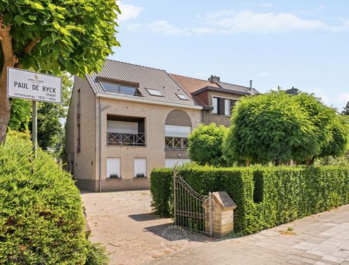                                         Dakappartement te koop in Sint-Amandsberg, € 345.000

