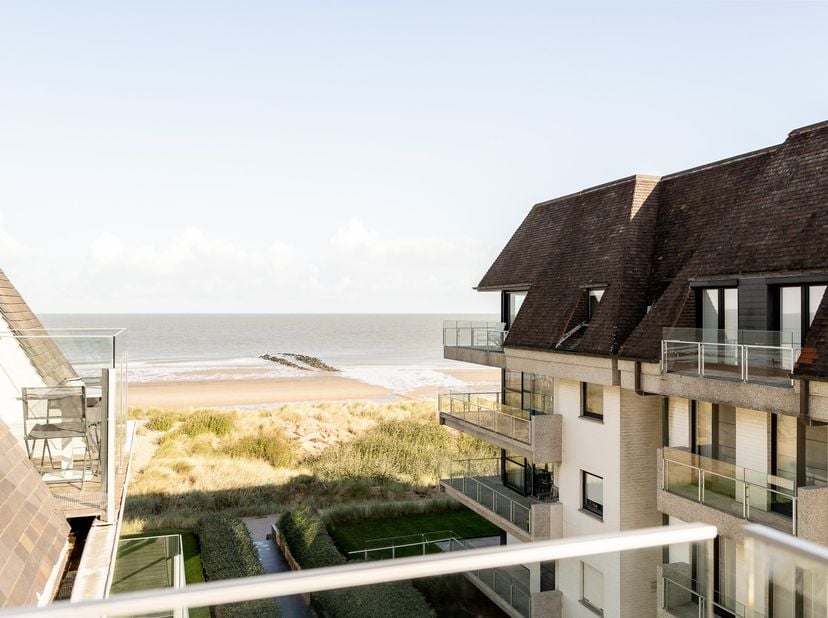 Ideaal pied-à-terre met zeezicht, gelegen op de Wandeldijk in de prestigieuze villa-residentie Golden Sands.&amp;nbsp;<br />
Het appartement omvat een ink