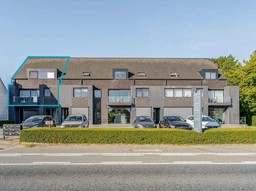 Dit instapklare appartement is centraal gelegen tussen Torhout en Oostende, op een rustige locatie nabij het centrum van Eernegem en met vlotte verbin