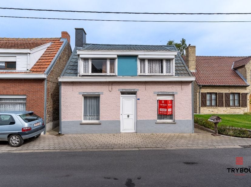In de Kortestraat 9 te Houthulst vindt u deze woning met heel wat mogelijkheden voor wie op zoek is naar een renovatieproject met karakter. ✨<br />
<b