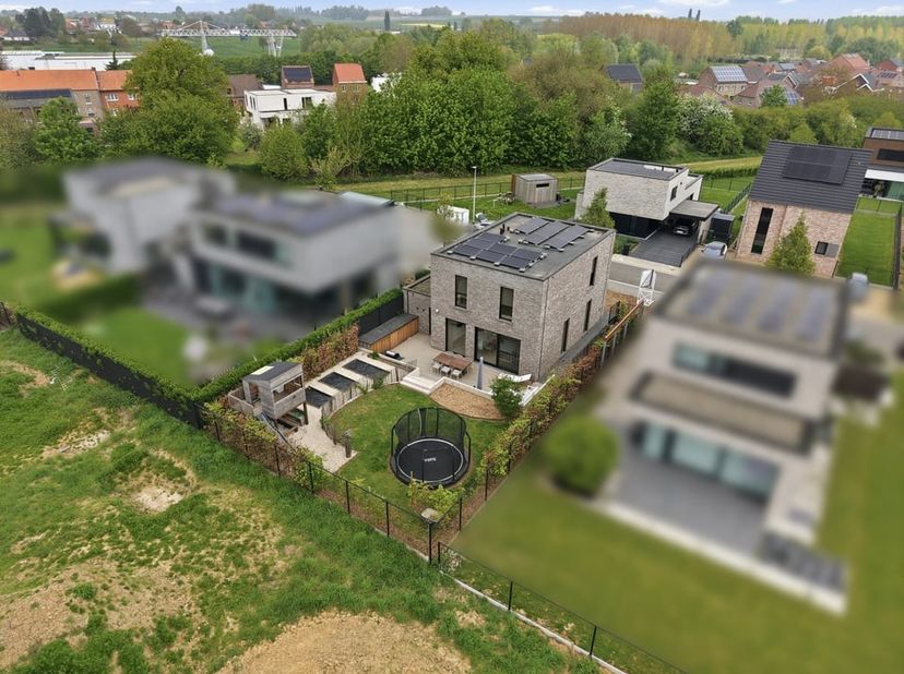 Bent u op zoek naar een instapklare woning waar luxe, comfort en hedendaagse technieken perfect samenkomen? Dan is deze prachtige open bebouwing aan H
