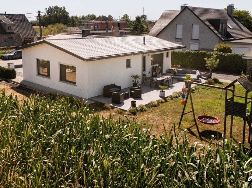 Nabij Sleidinge-dorp – centraal wonen met een landelijk dorpsgevoel<br />
Op een aangename en vlot bereikbare locatie nabij het centrum van Sleidinge