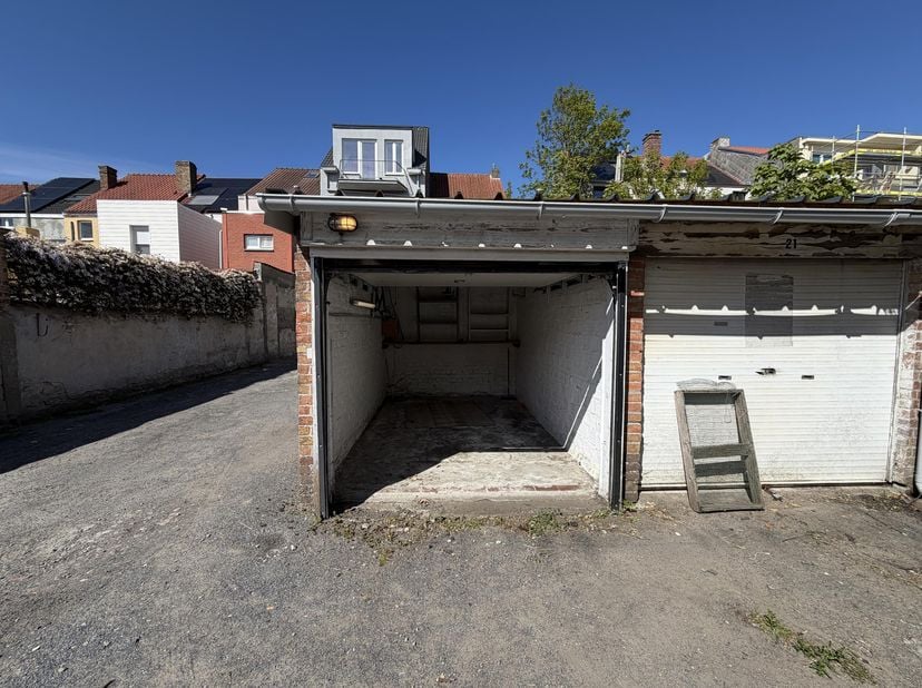 Situé à proximité de Meiboom et de la bretelle d'accès à l'A10, ce garage pratique est à vendre à Ostende. Grâce à son excellente accessibilité, ce ga