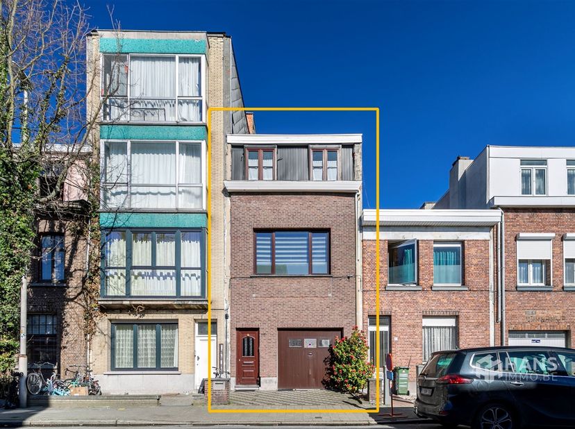 Stadionstraat 75 - Antwerpen (2020)<br />
<br />
Bel-etage (181 m²) met 3 slaapkamers en buitenruimte (30 m²) in Antwerpen (2020).<br />
<br />
Da