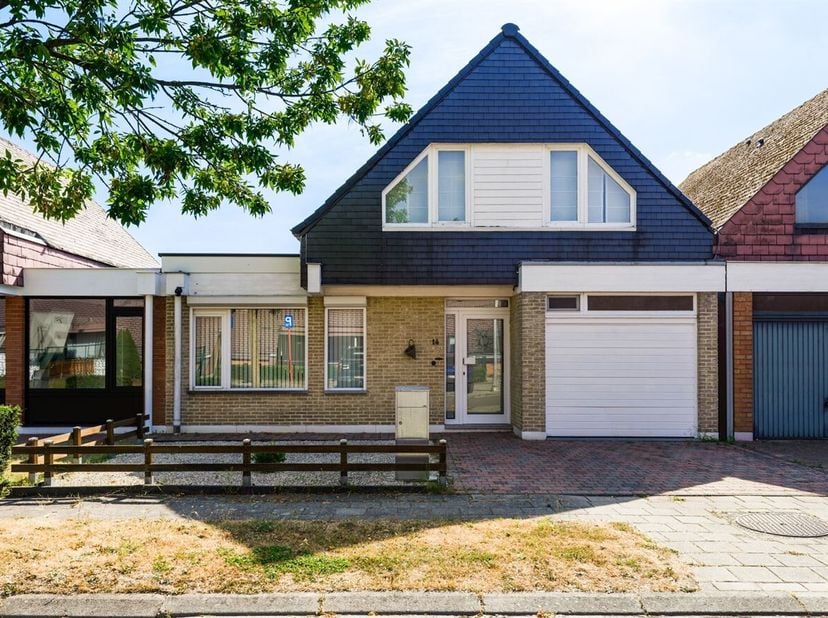 Instapklare gezinswoning met tuin en garage in Willebroek<br />
Deze verzorgde woning bevindt zich in een rustige en aangename woonomgeving in Willebr